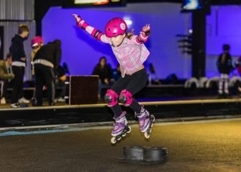 Sanne met een dikke sprong tijdens vakantie toernooien urban 2022 Foto: Toin Damen